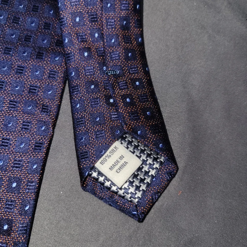 JoS. A. Bank 1905 Men's Purple Navy Paisley Print Tie 100% Silk
